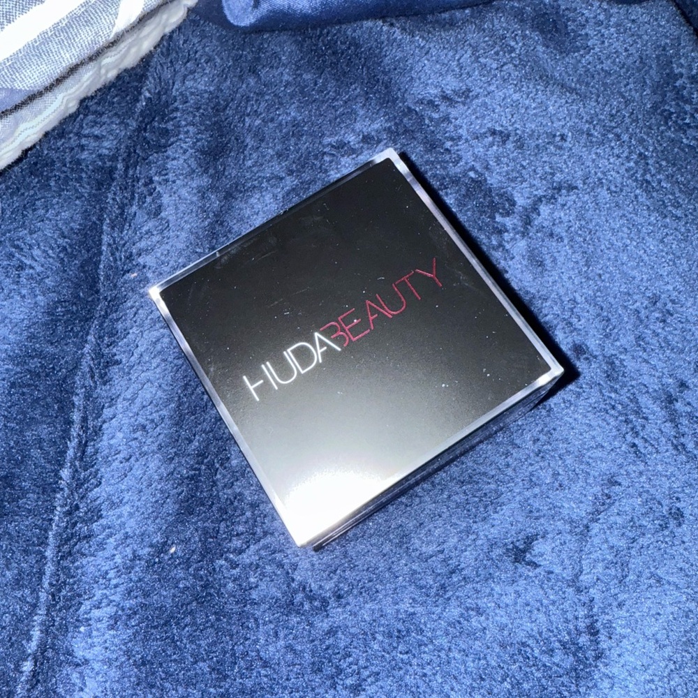 NWT Huda Beauty Easy Bake Blurring Loose Baking & Setting Powder